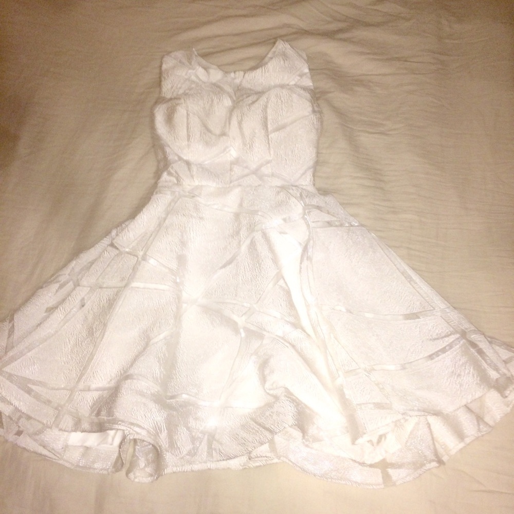 😍white formal dress